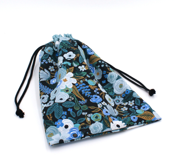 Projektbeutel / Handarbeitsbeutel mit Kordel Garden Party schwarz/blau